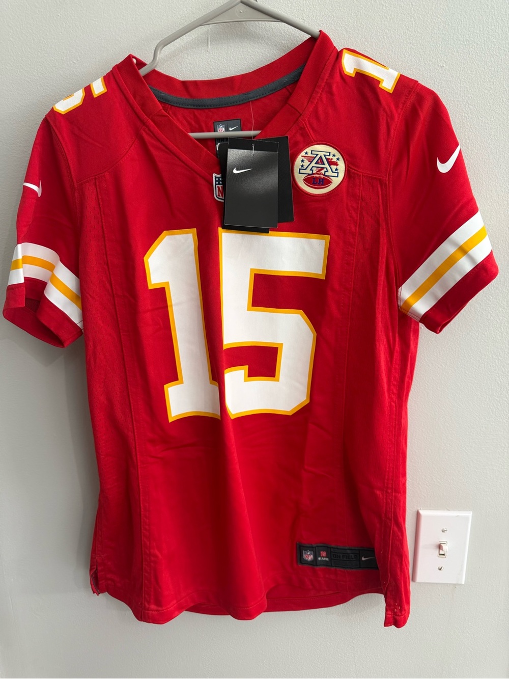Nike Kansas City Chiefs Mahomes #15 Red women’s L Football Jersey